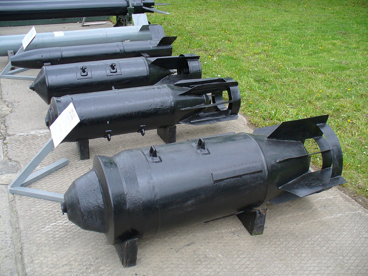 Air-dropped bombs 2008 G2.jpg